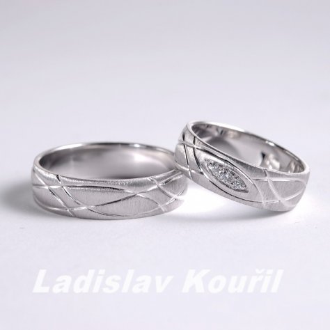 Snubní prsteny č. 63 moderního designu, povrch je vyrobený z priečneho matu
